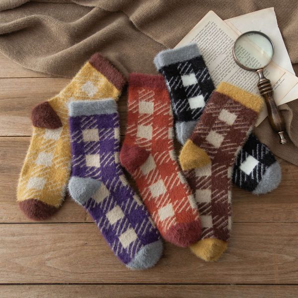 

2021new thickened mink like plaid thermal socks for women in autumn and winter 2020, Black;white