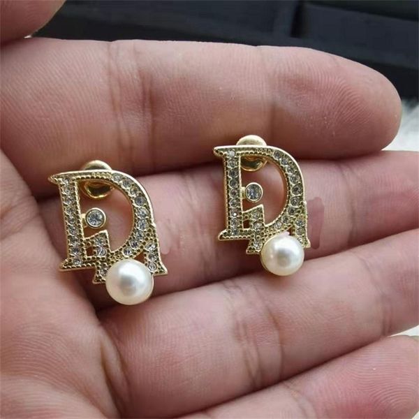 

70% off outlet online family 2021 letter pearl diamond fashion temperament du 18k silver needle earrings women, Golden