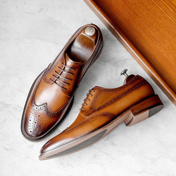 

dress shoes desai men shoe genuine leather derby business gentleman classic design formal brogue carved winter 2021, Black