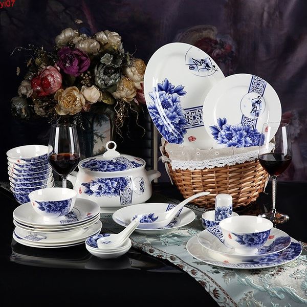 Установите рождественские чаши Jingdezhen Blue и белая посуда 56 кусочки костей Китай Чаша бытовые блюда Свадебные столовые запасы
