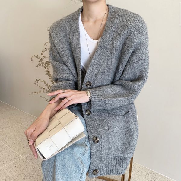 

2021 fashion loose ol v-neck thick sweater women cardigan coat new autumn winter elegant long sleeve knitted sweaters 7njb, White;black