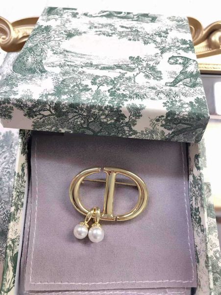 

d family pearl cd brooch female dijia net red brass material exquisite letter pin accessories 82ka, Gray