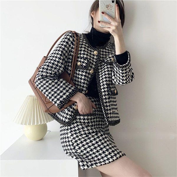 

set spring new female pearl single-breasted houndstooth jacket + high waist skirt and short skirt two-piece suit, White