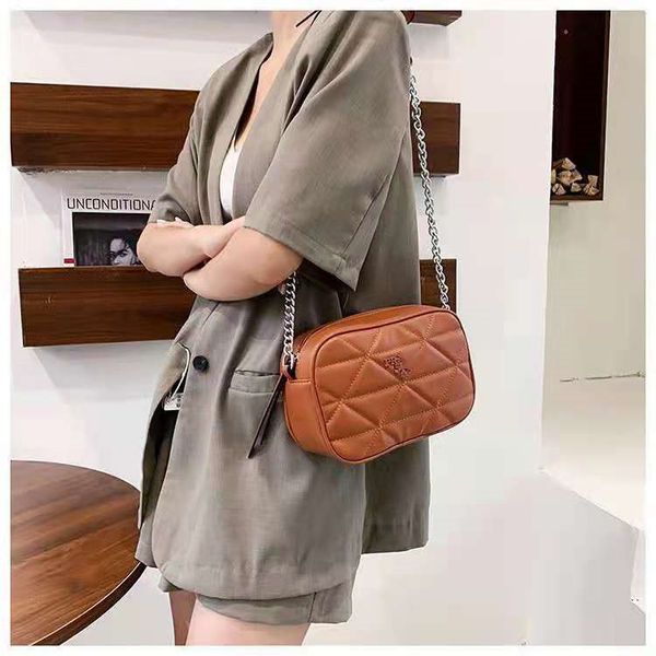 

family fashion solid color pu square metal rhombic wire messenger chain bag