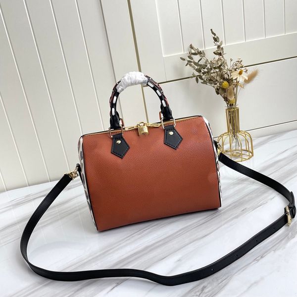 

designer ladies totes hand-held leather luxury goods classic fashion brand one-shoulder zipper size 25-19-15 cm n58524