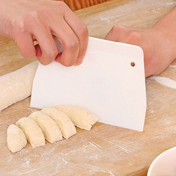 Utensili da forno Raschietto Tagliapasta Strumento sfaccettato Casa Cucina Sala da pranzo Bar Coltello da pasticceria in plastica