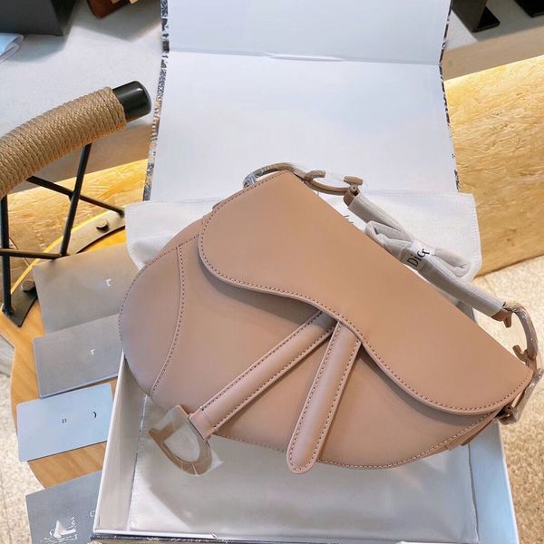 

female 2021 new style retro wide shoulder belt saddle leather d-net red cross carrying bag crossbody bag ysj