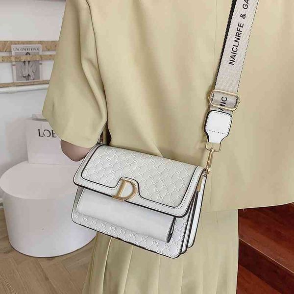 

2022 latest handbag factory store on women's trend simple and fashionable wide shoulder strap small square spring summer single