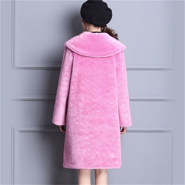 

skin coat of fake mink. big female lapels. 138w, Black