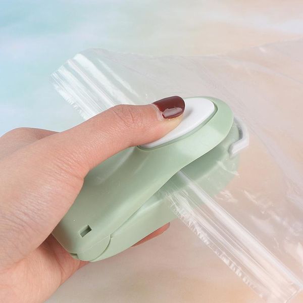 

bag clips portable handheld mini electric heat sealing machine impulse seal packing plastic clip work without battery