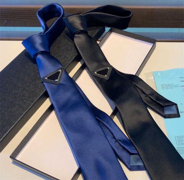 Designer mass seda laços de seda pescoço gravata de moda Brand unissex Brand Triângulo e letras de casca de mão com largura de caixa 7cm