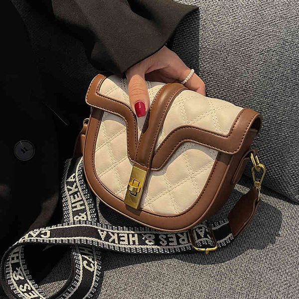 

2022 factory wholesale new lingge embroidered line small korean color contrast women's in autumn with ins messenger saddle bag