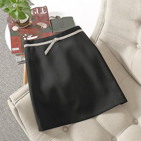 

skirts women's early spring style a-shaped black bag skirt with chain belt