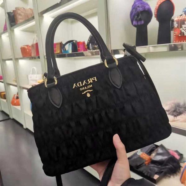 

women's handbag luxurys p bag bag leated black one shoulder messenger bagkn6j