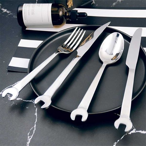 4 pz Creativo Set di posate in acciaio inossidabile Forma di chiave Forchetta Cucchiaio Coltello da bistecca Stoviglie Stoviglie Utensili da cucina Set Cubiertos 211112