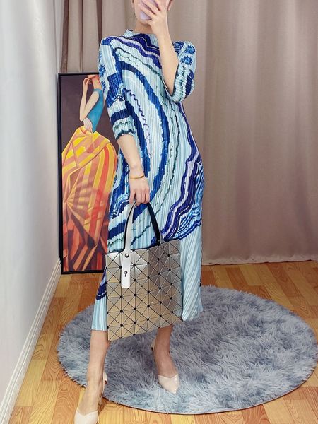 

2021 new spring female turtleneck dress miyak folds fashion size large age reduction thin printing medium length dtkm, Black;gray