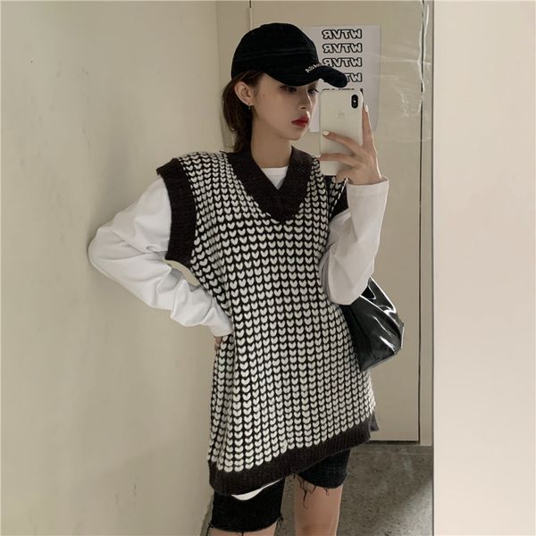 

2021 new autumn winter matching crochet pattern contrast color v-neck knitted sweater vest women 2i56, White;black