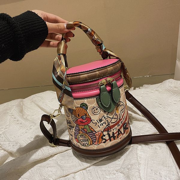 

brand female crossbody designer handbag fashion flip luxurious bag women messenger bucket bag luxury shoulder bags baguette backpack clutch