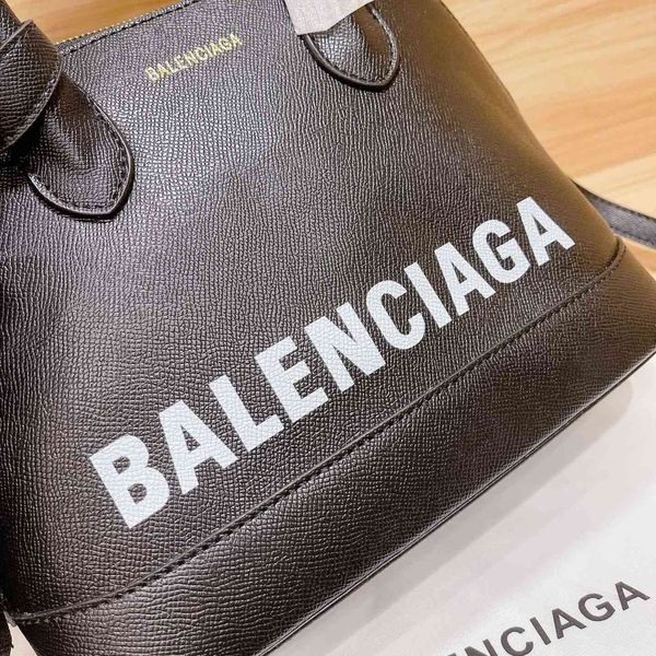 

light luxurys 2021 new trend fashion versatile men's and women's bags leisure one shoulder messenger bag carrying women's sma