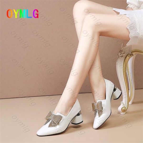 

dress shoes temperament british small leather women's mid-heel thick heel pointed toe 2021 autumn rhinestone bow high heels, Black