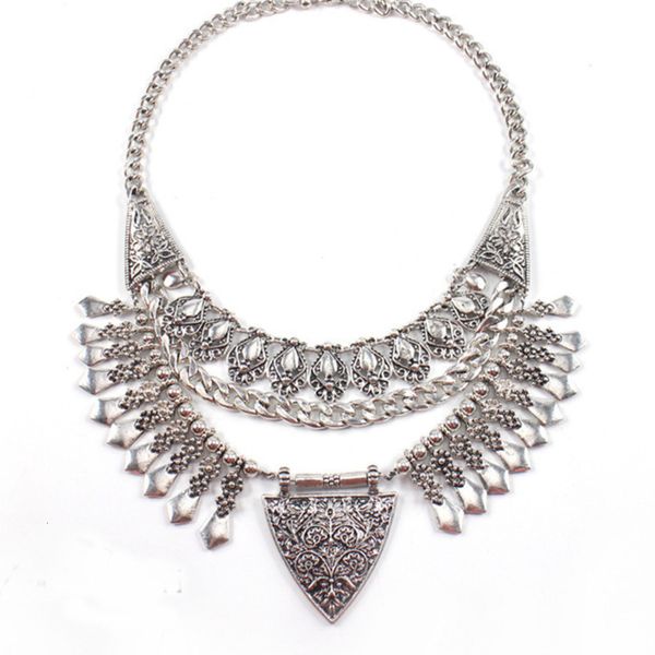 

geometric triangle necklace, clavicle chain same sweater jewelry, Black