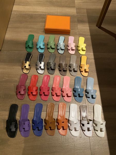 

the goddess comes standard with beautiful slippers, thick heels, flat bottoms, everything has hlatest spring and summer colors, latest color, Black