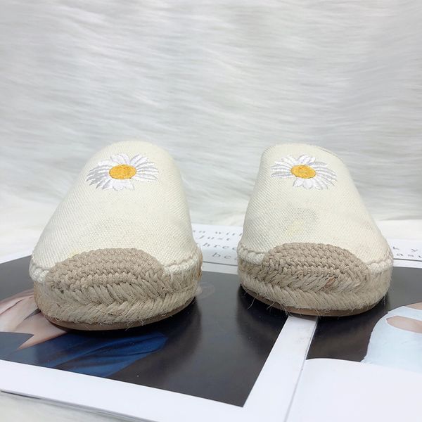 

2021 trendy daisy fisherman slippers, linen fashion soft-soled flat shoes, Black
