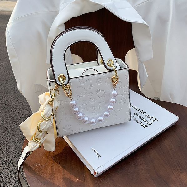 

2021 texture small new women's summer fashion korean messenger foreign style portable princess bag