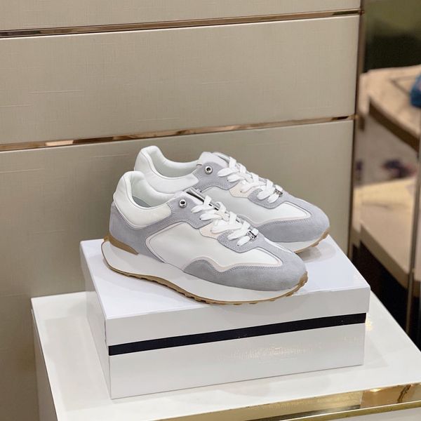 

2021 new arrival fashion shoes men luxury designer women casual sneakers genuine leather bee embroidered mens a61, Black