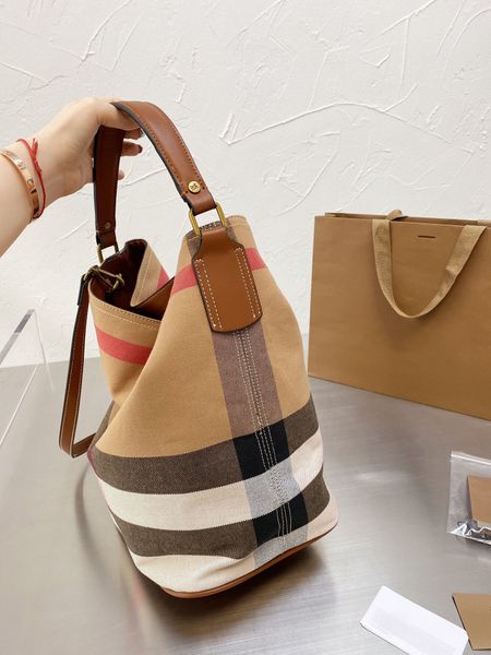 

2021 new sheepskin crossbody bag women luxurys designers bags shoulder bag luxurys designers crossbody bags 32 26cm 7966d, Black