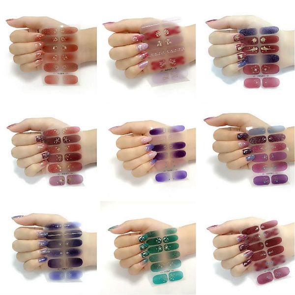 Decalcomanie per adesivi per unghie alla moda all'ingrosso Stampe in oro colorato Fogli adesivi per unghie 3D brillanti Fogli di adesivi per nail art popolari