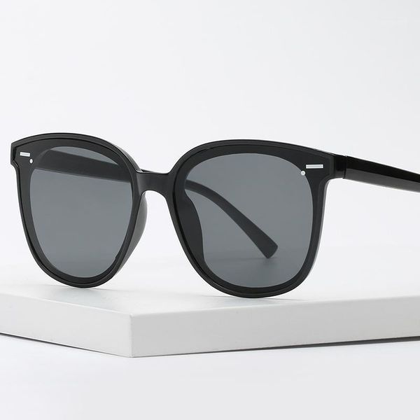 

outdoor travel uv400 sun glasses design polarized anti-ultraviolet sunglasses big frame retro, White;black