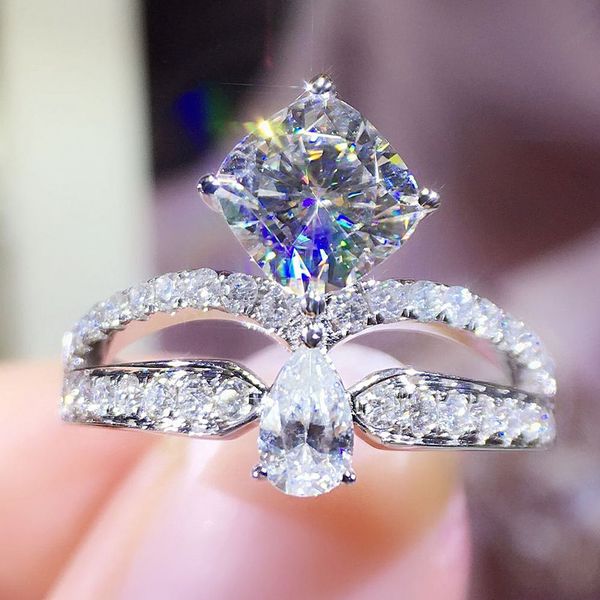 Fashion Chic Princess Crown Crystal Zircon Diamonds Anelli per donna Oro bianco Colore argento Bague Gioielli Bijoux Regali di nozze
