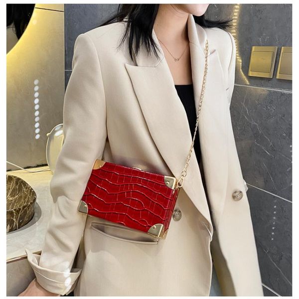 

evening bags crocodile pattern high-end women's clutch fashionable metal plate decoration diagonal bag simple and versatile shoulder