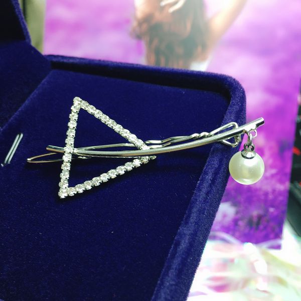 

exquisite super shiny diamond hairpin triangle hairpin pearl pendant with frog clip, Golden;silver