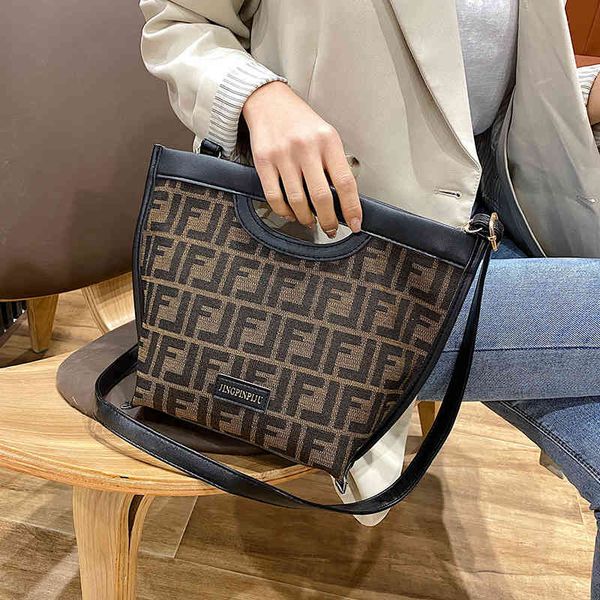 

2022 new designer handbags single summer foreign style simple leisure hand messenger