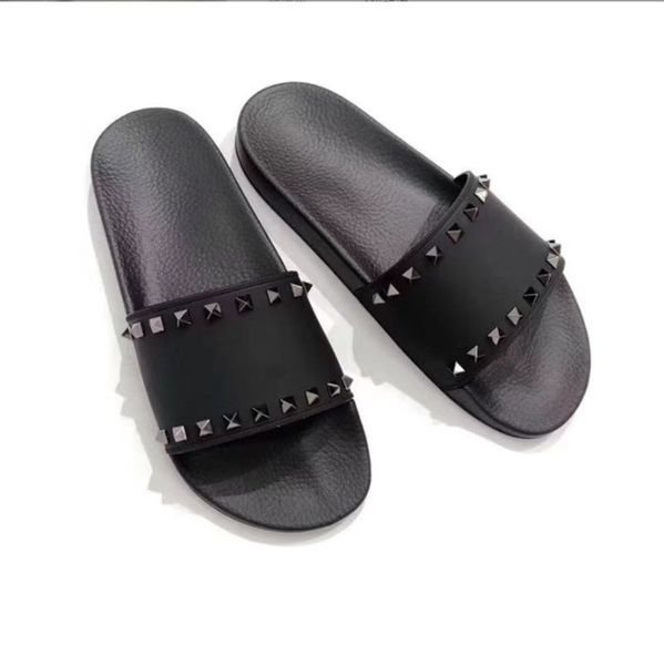 Paris Fashion Sliders Sandali estivi da donna da uomo Pantofole da spiaggia Infradito da donna Mocassini Scivoli Chaussures Stud Spikes