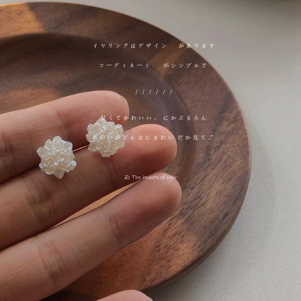 

stud a small flower silver needle gentle 3d stereo earrings fresh versailles hypoallergenic, Golden;silver