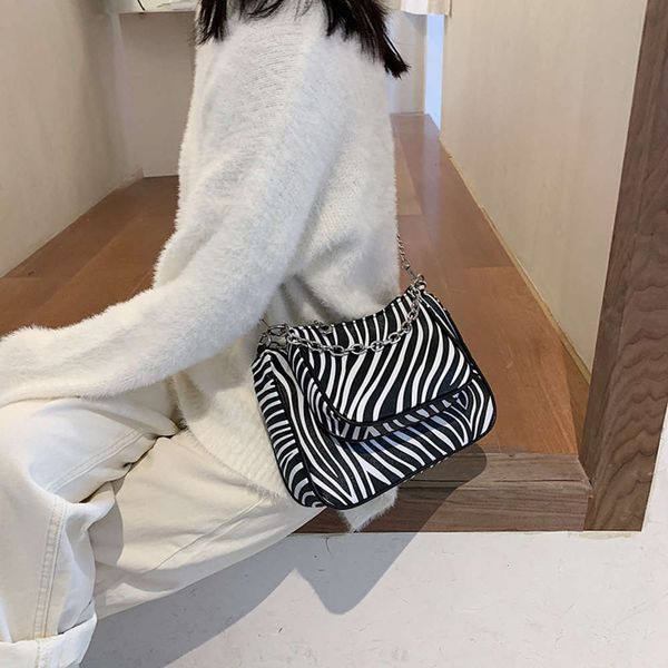 

hbp fashion autumn and winter 2021 new stripe underarm method stick single shoulder women's chain bag