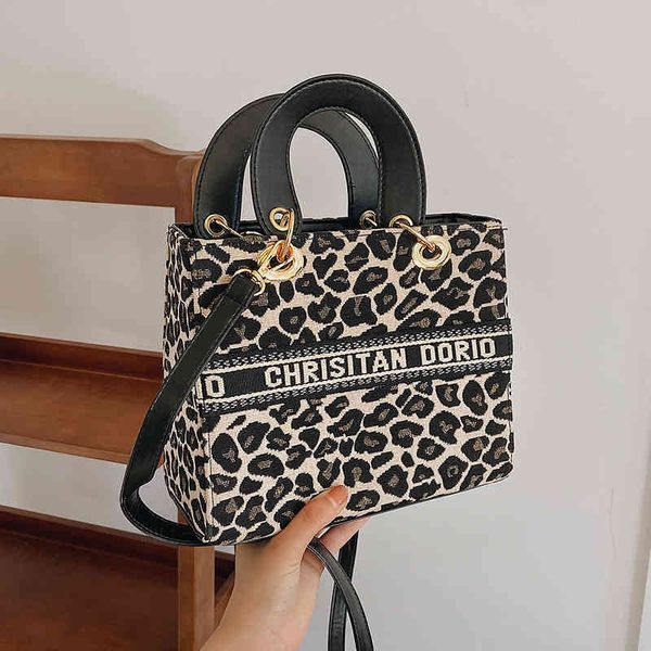 

2022 factory outlet bag women new single shoulder messenger portable women's square bag net red small fragrance foreign style fashion i
