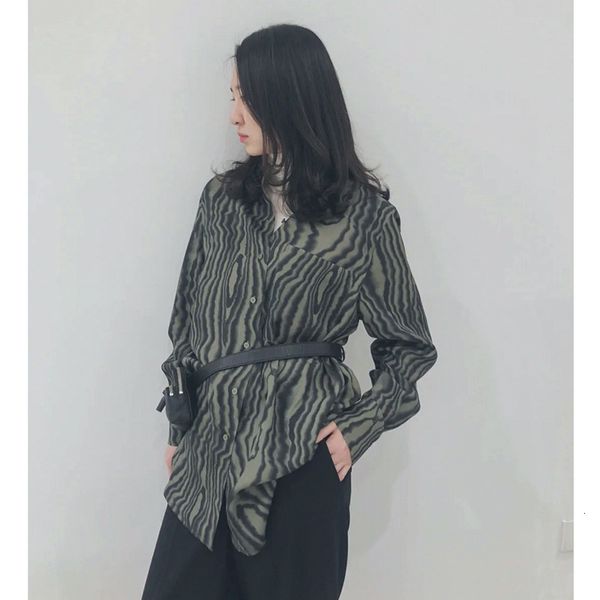 

2021 fall winter new wave print pocket long sleeve lapel loose simple personality shirt women fu5i, White
