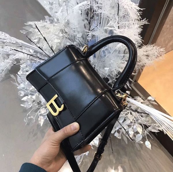 

luxury handbags and storage 2021 new fashion b family small square high texture arc half moon shaped messenger smooth lo