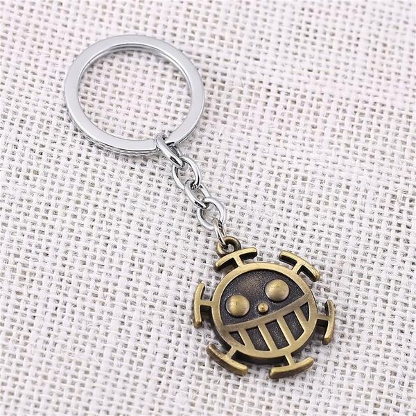 

keychains julie 10pcs/lot japanese amine one piece trafalgar d water law logo zinc alloy brown keychain key ring porte clef chaveiro, Silver