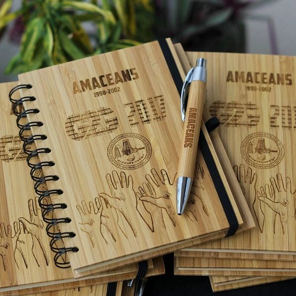 Papel Produto Natural Wood Bamboo Tampa A5 Notebook com caneta personalizada logotipo personalizado gravar artigos de papelaria Eco presentes ajustados periódicos espirais