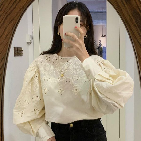 

women's blouses & shirts [ewq] 2021 spring round neck embroidered cutout crochet shirt korean style loose puff sleeve ladies bloom apri, White