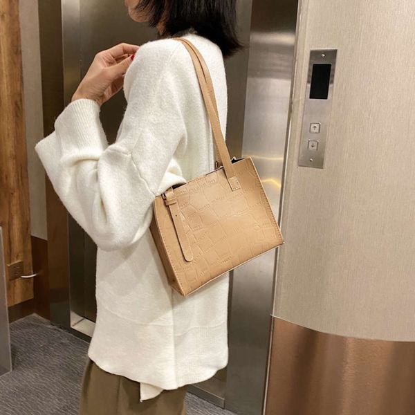 

hbp fashion this year's popular women's 2021 autumn new versatile stone single shoulder messenger solid small square bag