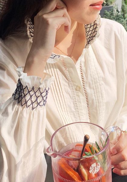 

2021 new incio da primavera feminino blusa branca contraste cor oco para fora manga lanterna longa o-pescoo francs elegncia babados camisa b, Black