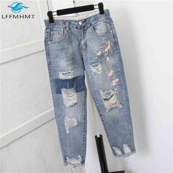 

9116 women large size casual loose peach flower embroidery hole harem denim pant office lady vintage ankle length ripped jeans 210629, Blue