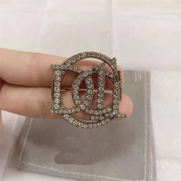 

designer jewelry letter brooch brass fashion coat pin dv83, Gray
