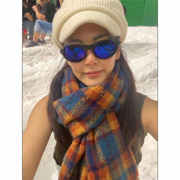 

designer autumn and winter 2020 new zhang yuqi same scarf cashmere contrast plaid shawl for women, Blue;black